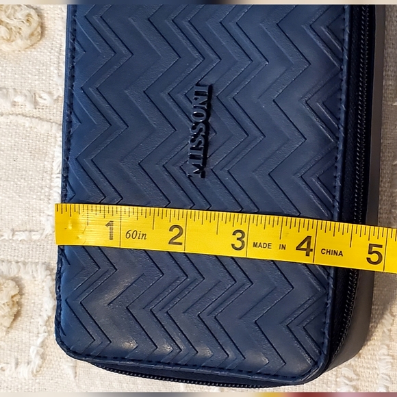Missoni Navy Blue Chevron Zip Travel Case, Lined, Branded Zip Pull, Never Used - Picture 11 of 12